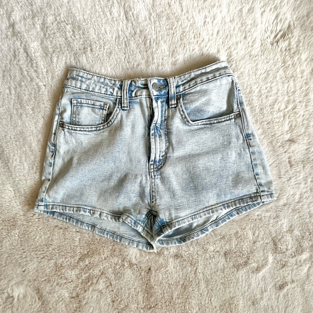 Hide rise denim shorts